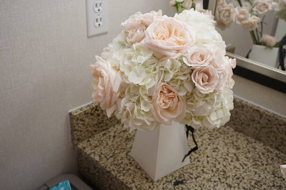 White and blush arrangement