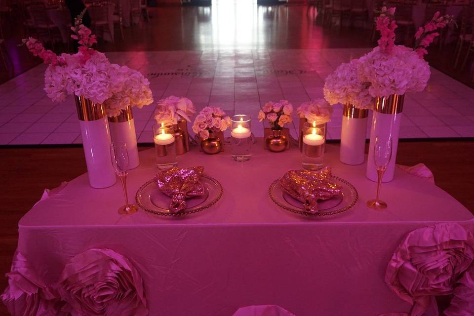 Candlelit sweetheart table