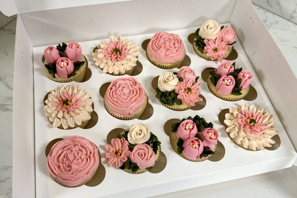 Floral design cupcakes