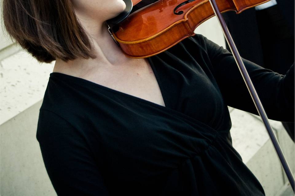 Performing the violin