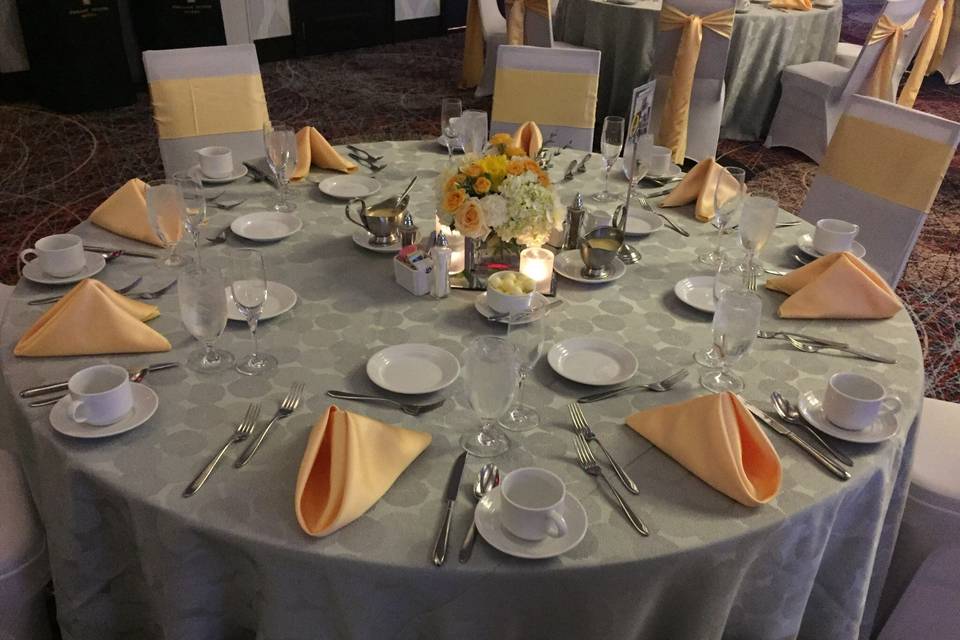 Simple, yet elegant sweetheart table