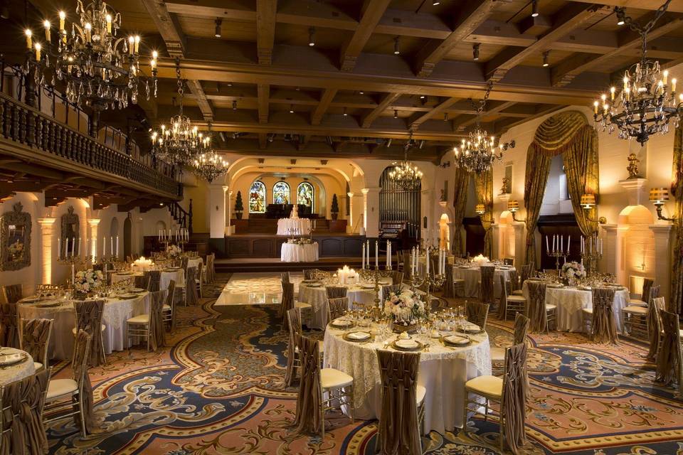 Grand Parisian BallroomHolds up to 250 guest with a dance floor
