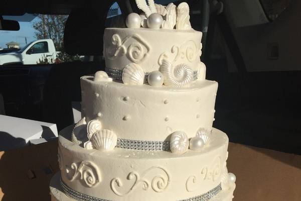 1906 - Louis Vuitton in 3 Tiers - Wedding Cakes, Fresh Bakery