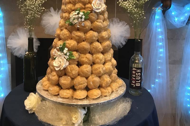 A French wedding cake made of carmelized cream puffs