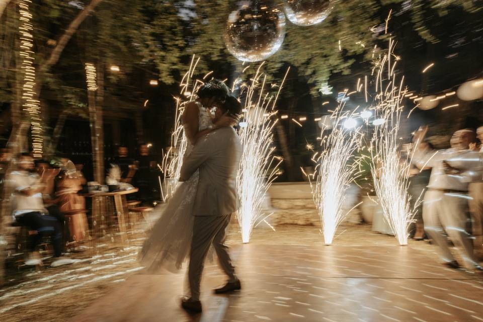 First dance wedding in Tulum