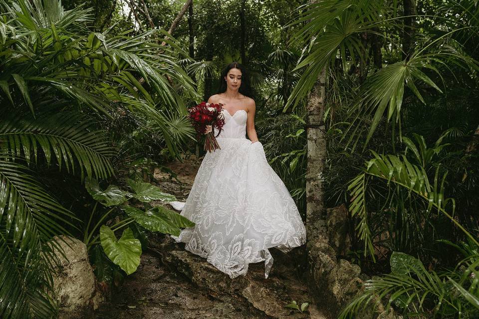 Bride in the jungle Mexico
