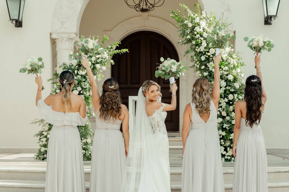 Bride & Bridesmaids