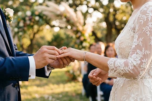 83 Weddings