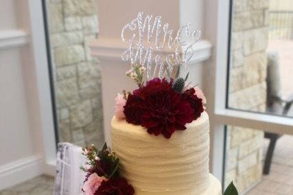 White cake with red and pink roses