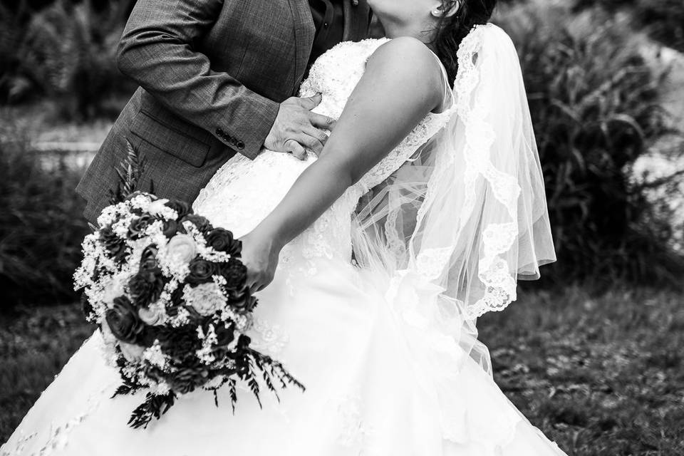 A kiss on the wedding day