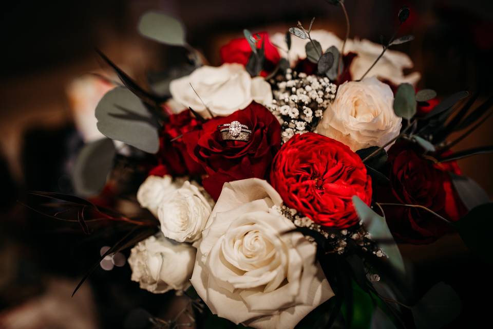 Rings in the bridal bouquet