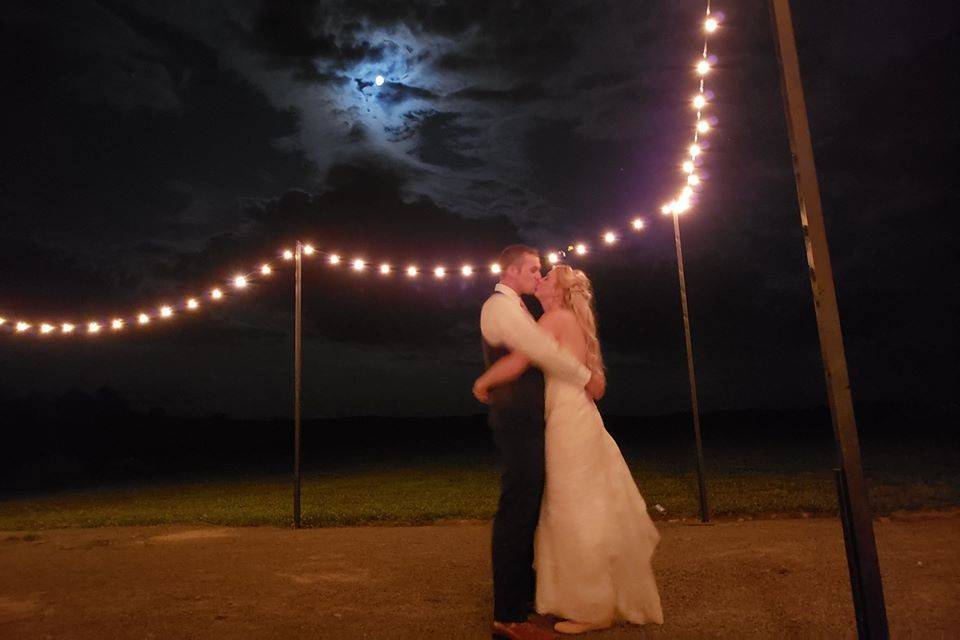 Outdoor Reception Kiss