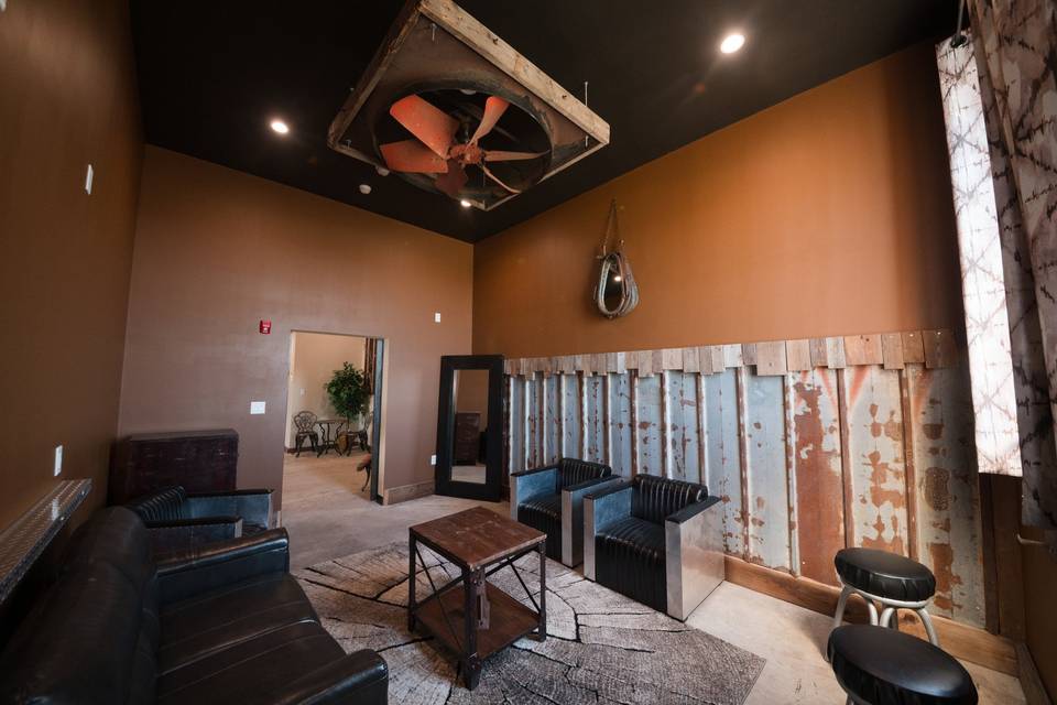 The Lounge Groom's Suite
