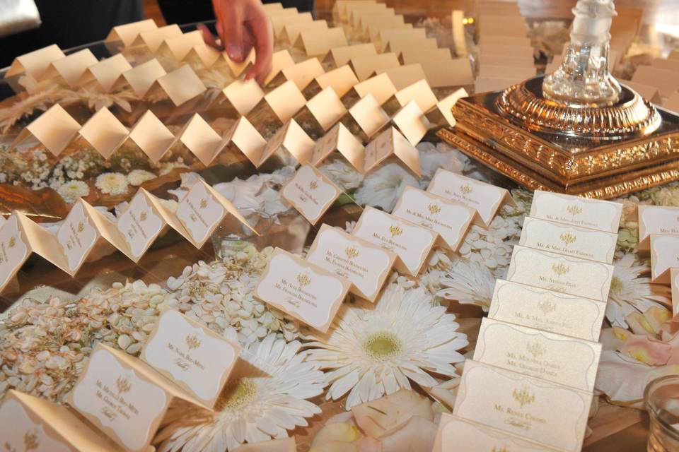 Seating cards