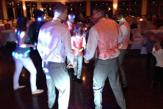 Dance Tracks DJ Service