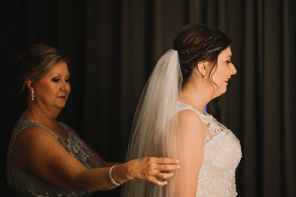 The bride getting ready | Roots of the Rose