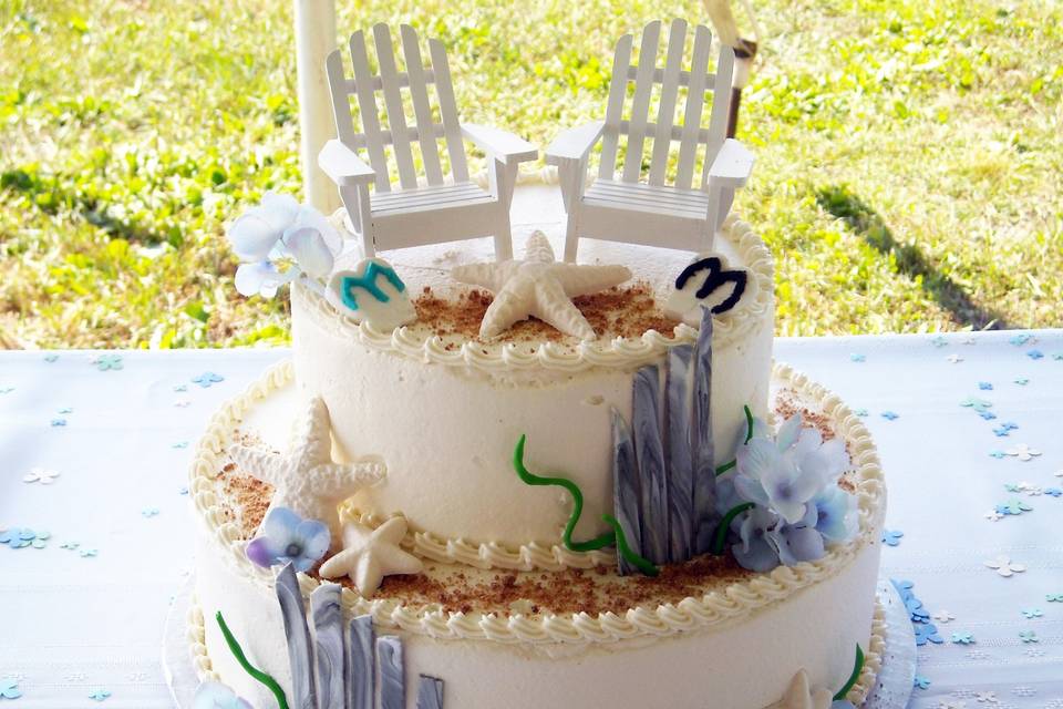Beach chair wedding cake