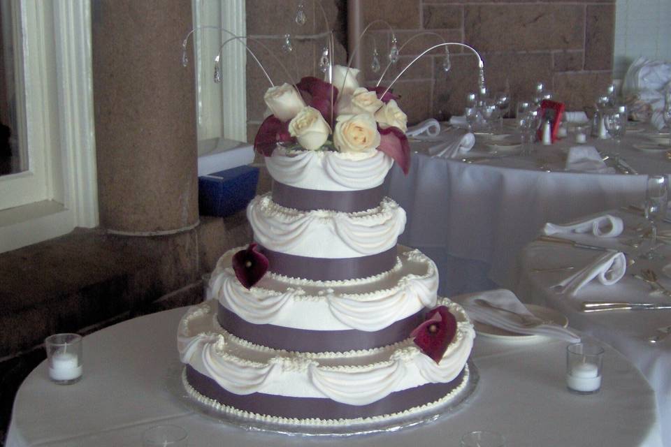 Elegant wedding cake