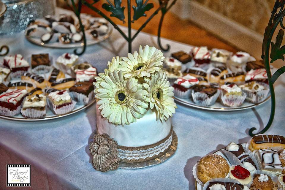 Single cake with flowers