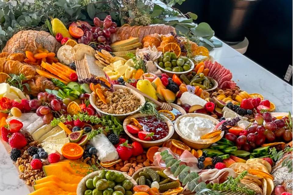 Worldly grazing table