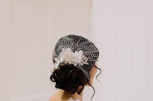 Bold lip bird cage veil