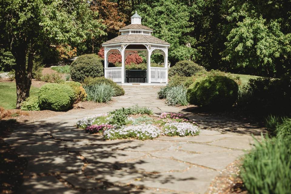 Gazebo Wedding - MichelleIljazi