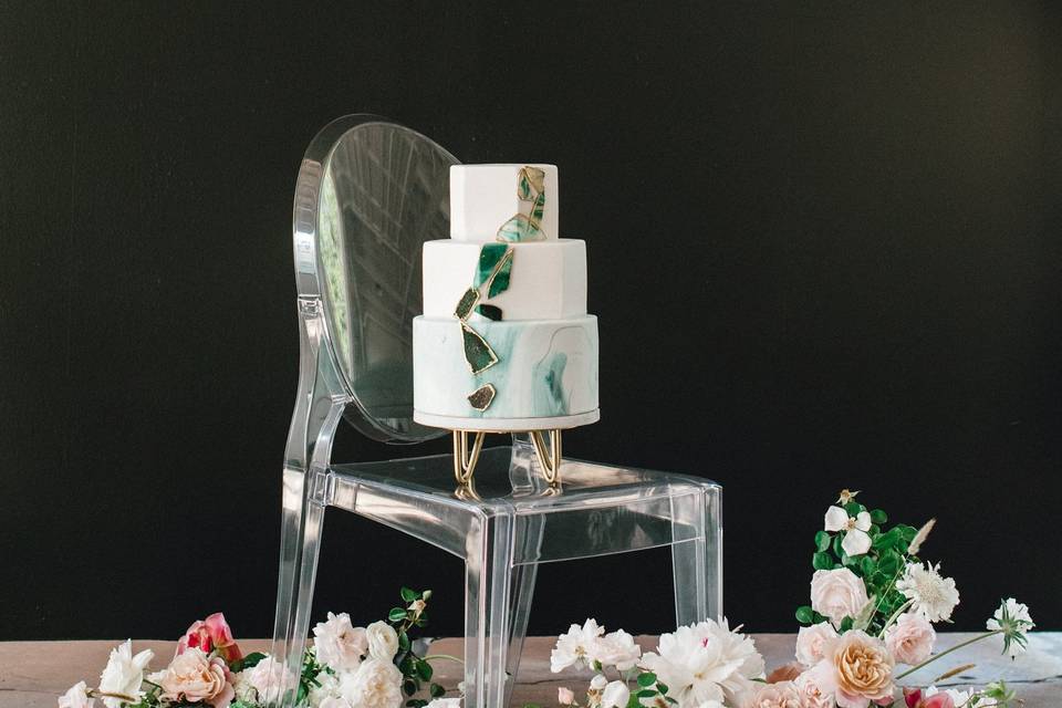 centerpiece arrangements with cake