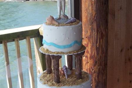 Cake with pillars