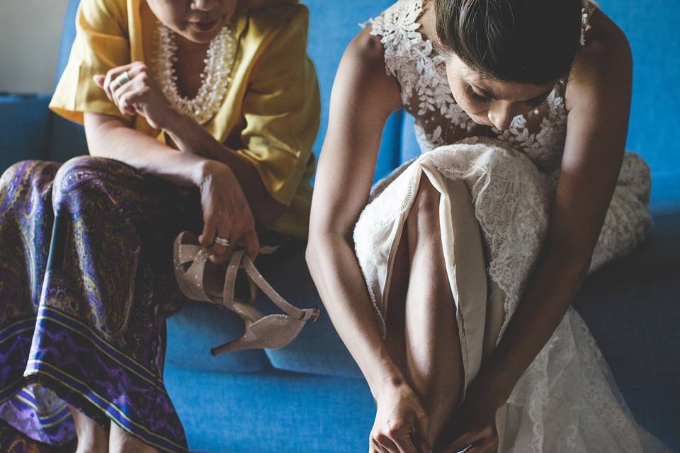 Getting ready bride tuscany