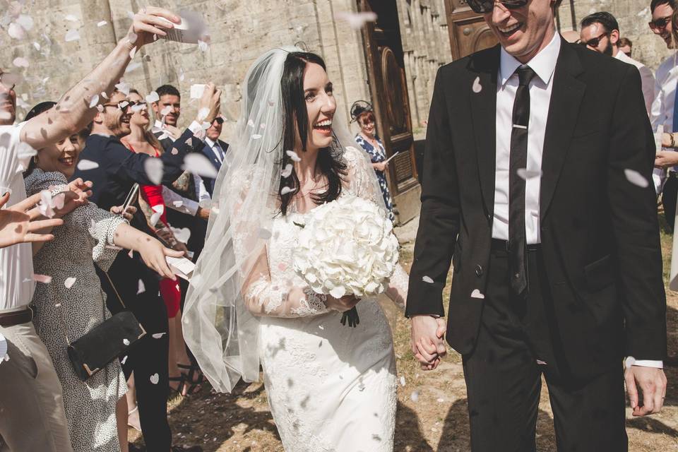 Confetti throwing Tuscany