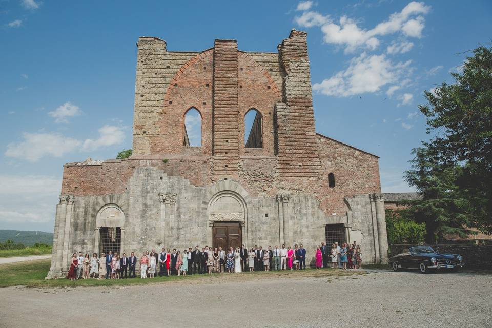 Confetti throwing Tuscany