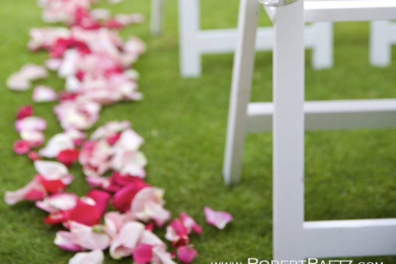 It was such a joy to be a part of Heidi and Kevin's wedding at California Yacht Club in Marina Del Rey! Heidi's choices were spot on, with a truly beautiful Nautical wedding Theme, mixing in bold pops of Pink. Big Thanks for the stunning work of Robert Paetz Photography!!