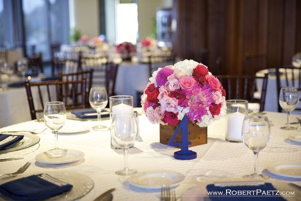 It was such a joy to be a part of Heidi and Kevin's wedding at California Yacht Club in Marina Del Rey! Heidi's choices were spot on, with a truly beautiful Nautical wedding Theme, mixing in bold pops of Pink. Big Thanks for the stunning work of Robert Paetz Photography!!