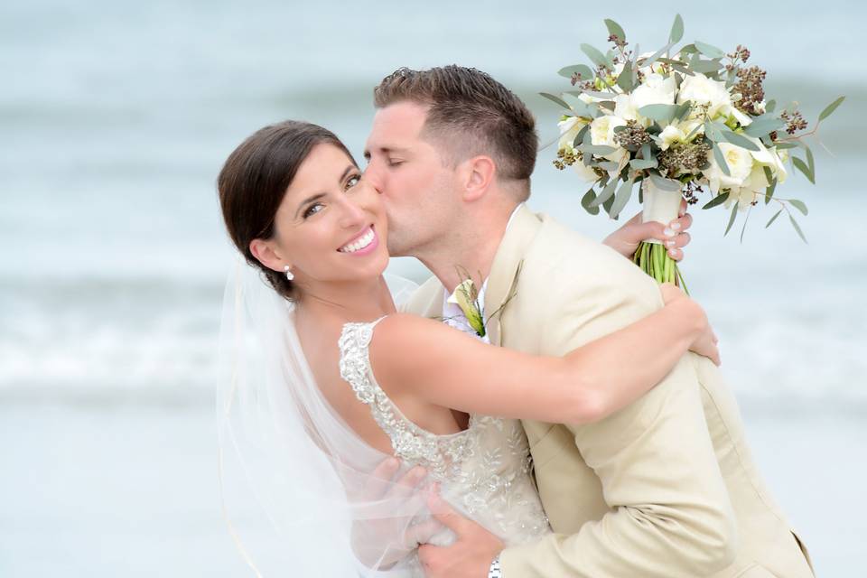 A kiss at the beach