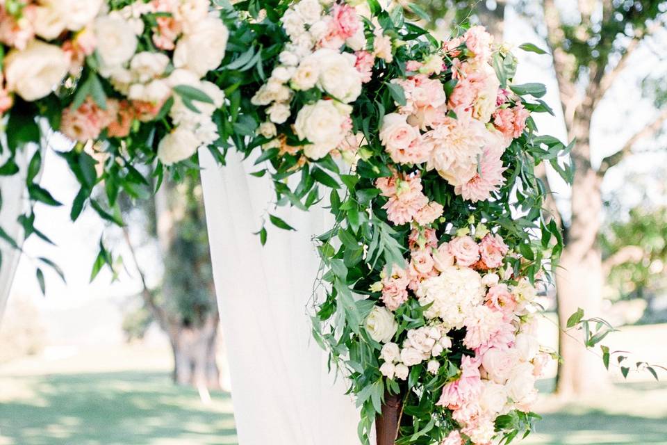 Floral arch decor