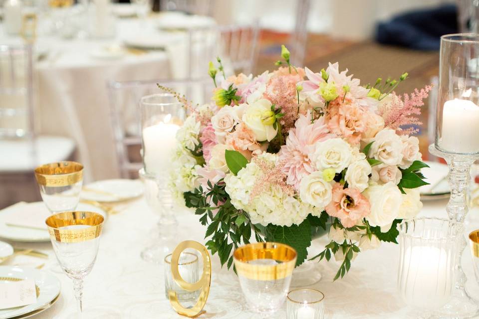 Floral table centerpiece