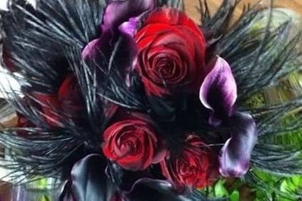 Callas, red roses, bl feathers