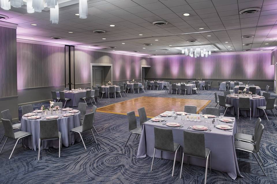 James River Ballroom is the ideal setting for your dream wedding, elegant social event or special occasion. At Delta Richmond, we know that every detail matters. Allow our skilled team to exceed your expectations by customizing every facet of your special day to perfection.