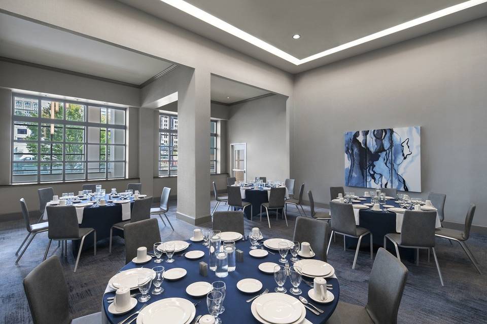 Capitol Room features 14 foot ceilings with generous natural light. This intimate space is perfect for your next gathering.
