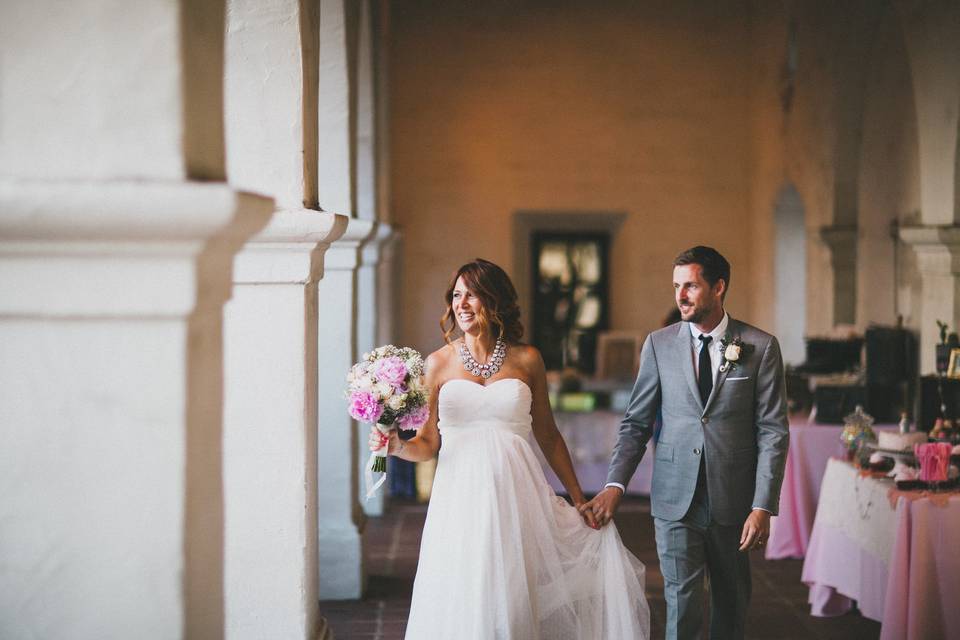 Holding hands | Studio Castillero Photography