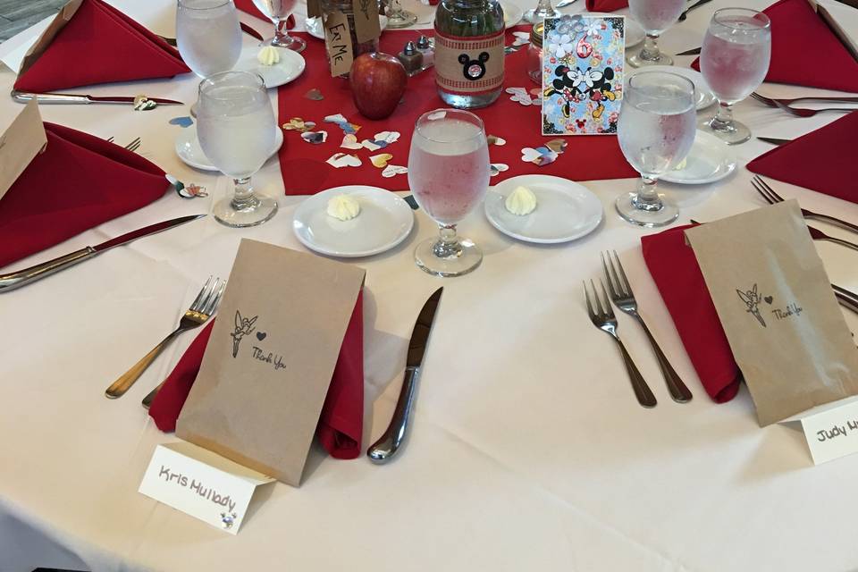 Table setting with red decor