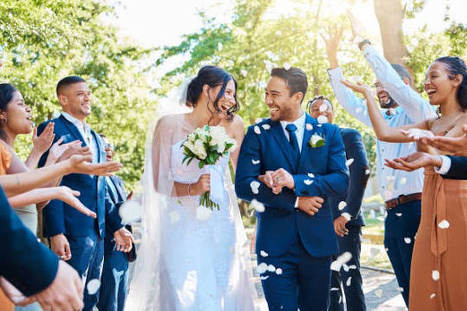 confetti_wedding_photo_2000.png