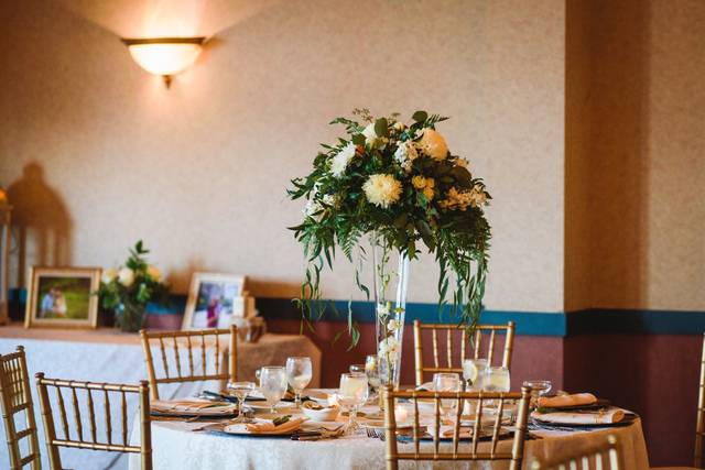 Floral table centerpiece