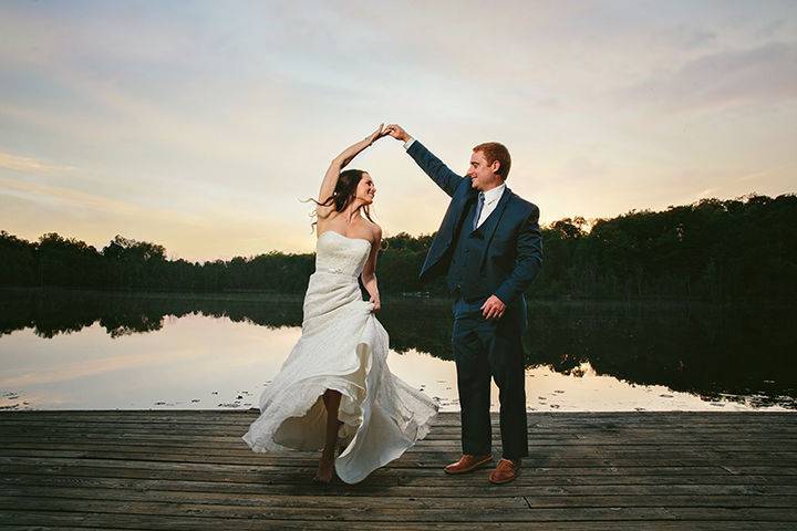 Dancing by the lake (GAUPERphoto)