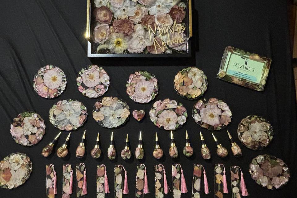 Black tray