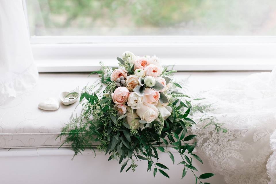 Pink and white bouquet