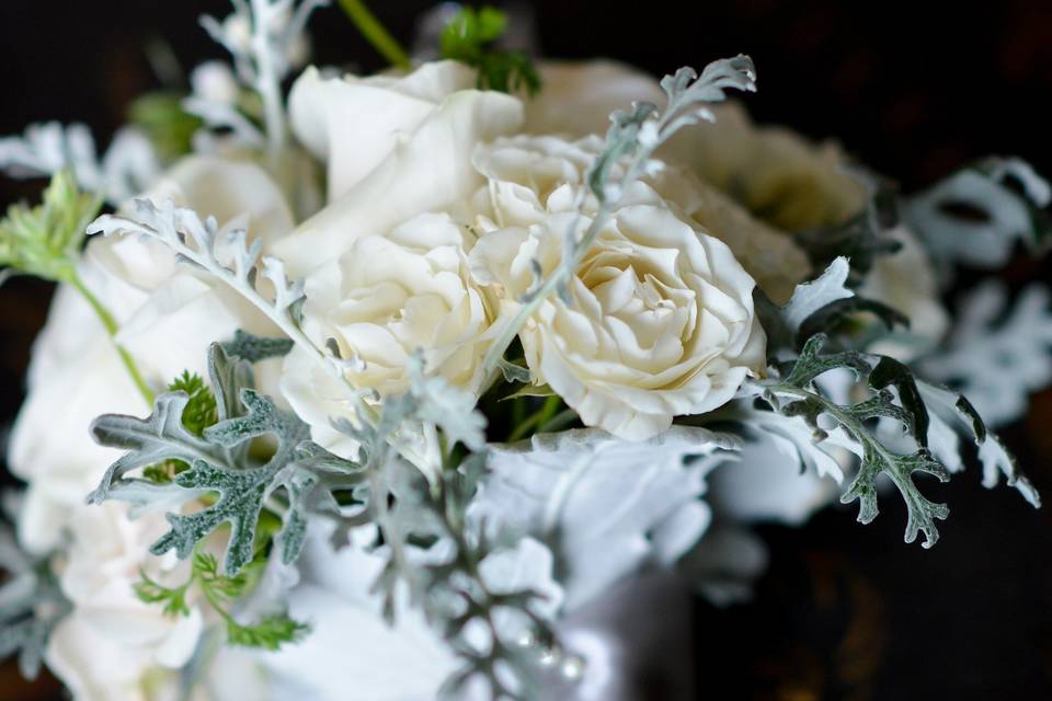 Elegantly white bouquet