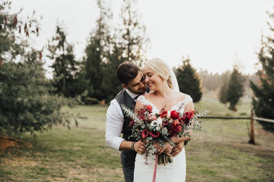 Wild and rustic autumn bouquet