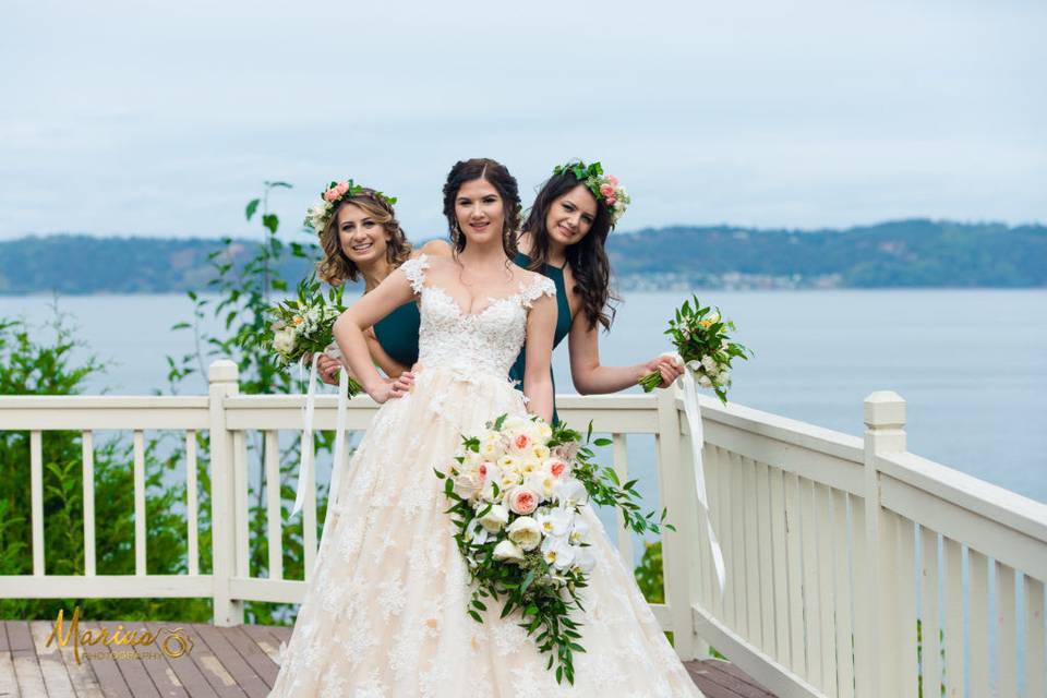 Cascading peonies bouquet