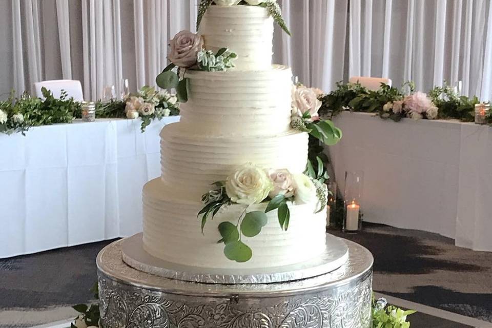 Classically white cake decor